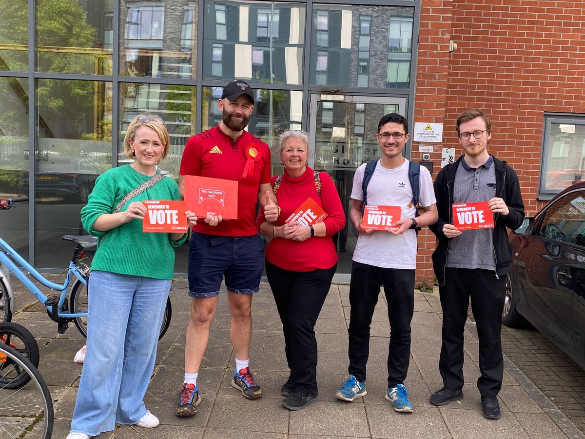 Great to be out with @RLong_Bailey & our fantastic Labour Candidate Liz McCoy @QuaysLabour & #TeamLabour this afternoon in The Quays Ward speaking with residents & encouraging them to vote Labour in Local & Mayoral Elections. #3VotesForLabour 🗳️🌹✊🏻 @TeamBurnhamGM @salford_mayor
