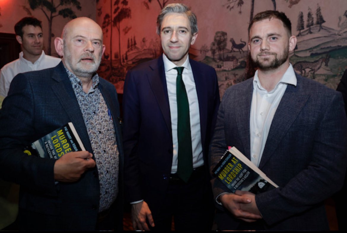 Pleased to have had Taoiseach @SimonHarrisTD at the launch of ‘Murder at Lordship’ last night and many thanks to everyone who attended. Pix: @KidCon m.independent.ie/irish-news/rev…
