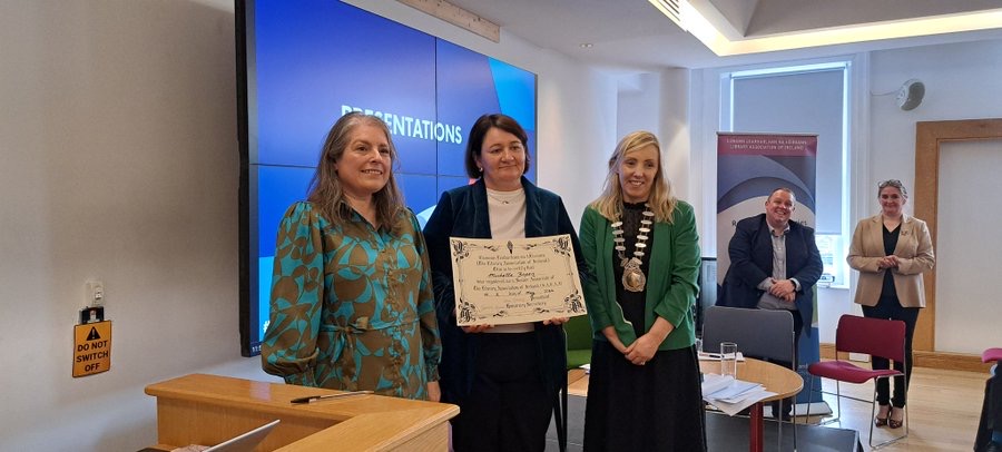 Congrats to @michelle__breen our Head, Learning & Engagement who was awarded Senior Associateship of the Library Association of Ireland for her significant contribution to Irish libraries, her own CPD, the development and learning of others and her work in support of @laionline