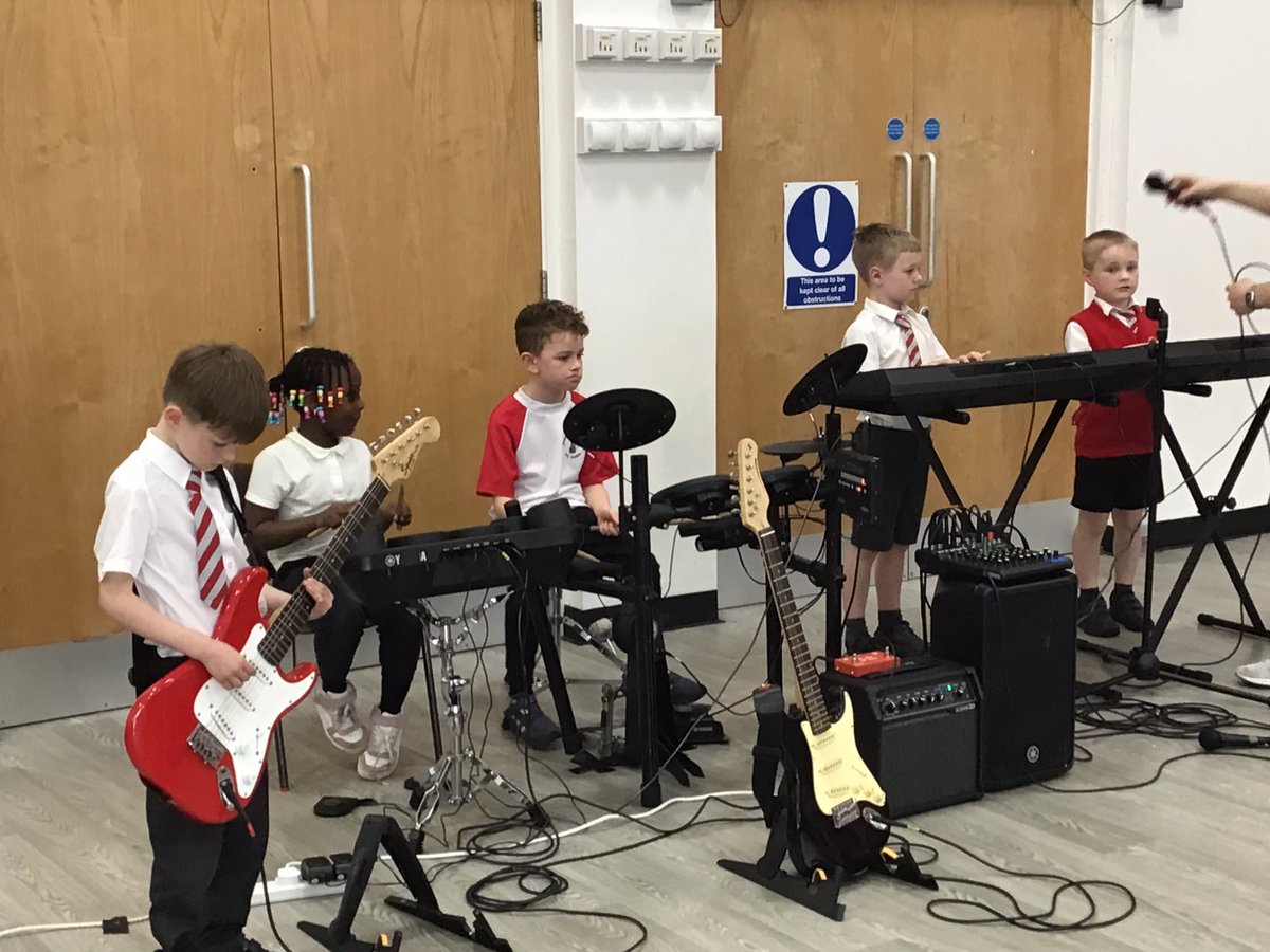 🎸Well done to our Y1/2 Rocksteady band on their performance this afternoon! 🎹 @TheWingsCE #rockstars #creatingabetterfuture