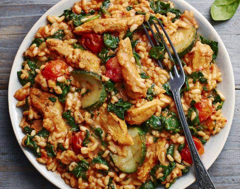 Slimming World mediterranean chicken risotto
This Mediterranean chicken risotto recipe is crammed full of tasty tomatoes, grilled courgette and satisfying chunks of chicken #thatfeeling slimmingworld.co.uk/recipes/medite…