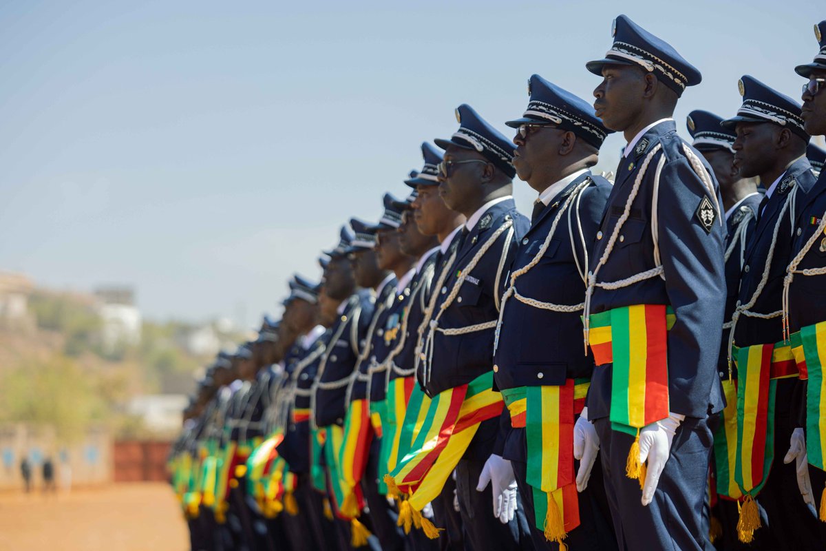"Celui qui pense que la paix est juste le temps de charger les armes, se trompe très profondément."

La paix, nous la ferons ensemble ou nous l’imposerons à chacun. Vaille que vaille.

Vive la nation. Vive le Mali. #DebeauxJoursÀVenir 🇲🇱❤️