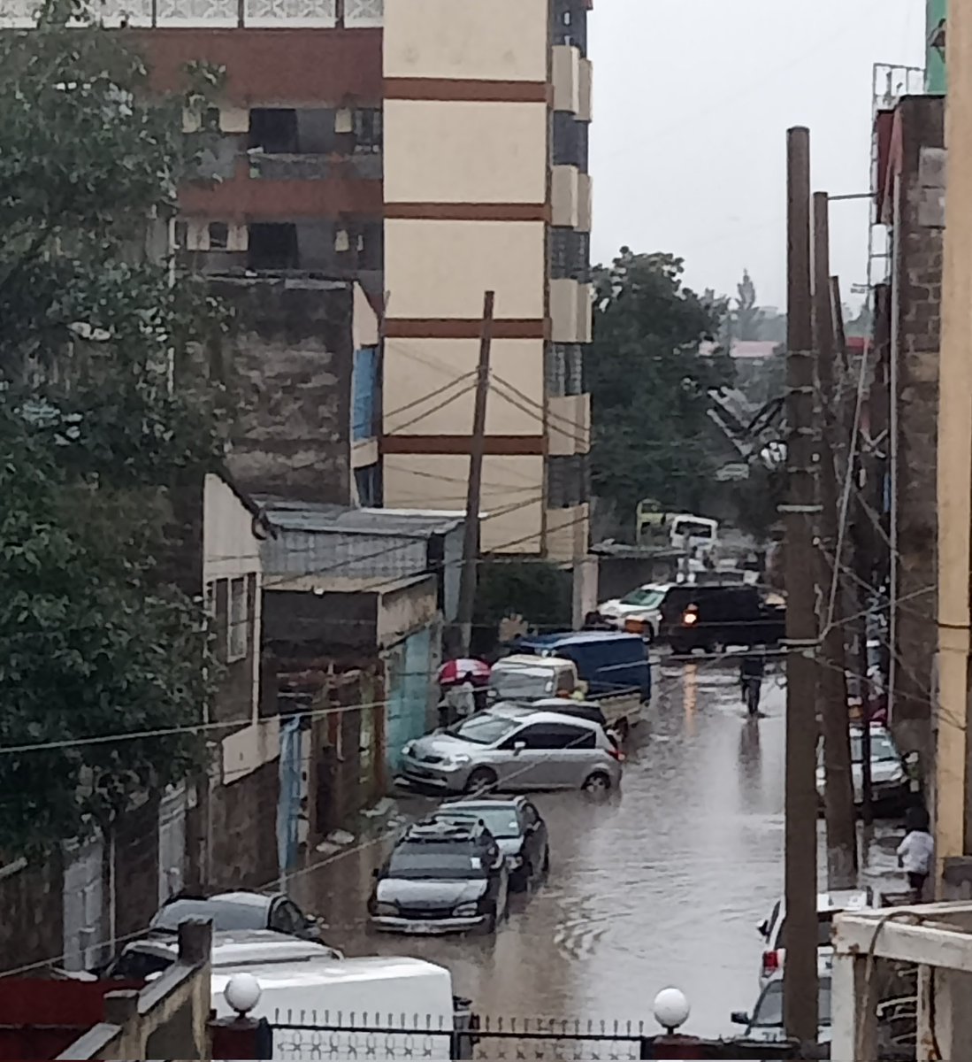 ❗Flooded street leading to apartments in Umoja Estate behind White House.