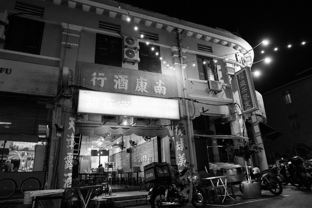 alamy.com/atmosphere-of-…
Historic old town with streets and buildings from the English colonial era in Georgetown on Penang in Malaysia
Alamy Stock Photo
Self Promotion
#Malaysia #Penang #georgetown #photography #streetphotography #MONOCHROME #travel #blackandwhitephotography