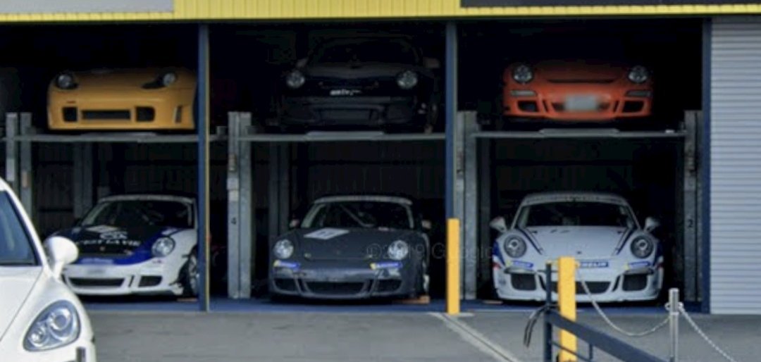 I don't generally tend to include garages, but this one is too good not to post. 
There is so much here so make sure to go through all the images slowly.

Porsche enjoyers, this one's for you. 
(Thread)