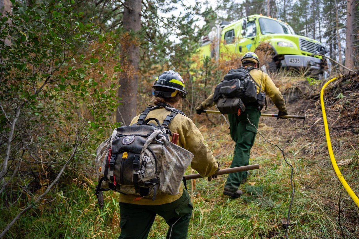 Want to join a @BLMca engine crew in Northern California for #FireYear2024? This is the seasonal #FireJob for you! GS 3, 4, and 5 positions available 🔥 🗺Alturas, Cedarville, Doyle, or Susanville, CA 📝 Apply here by 5/14: usajobs.gov/job/789331700 📸Joe Bradshaw, BLM