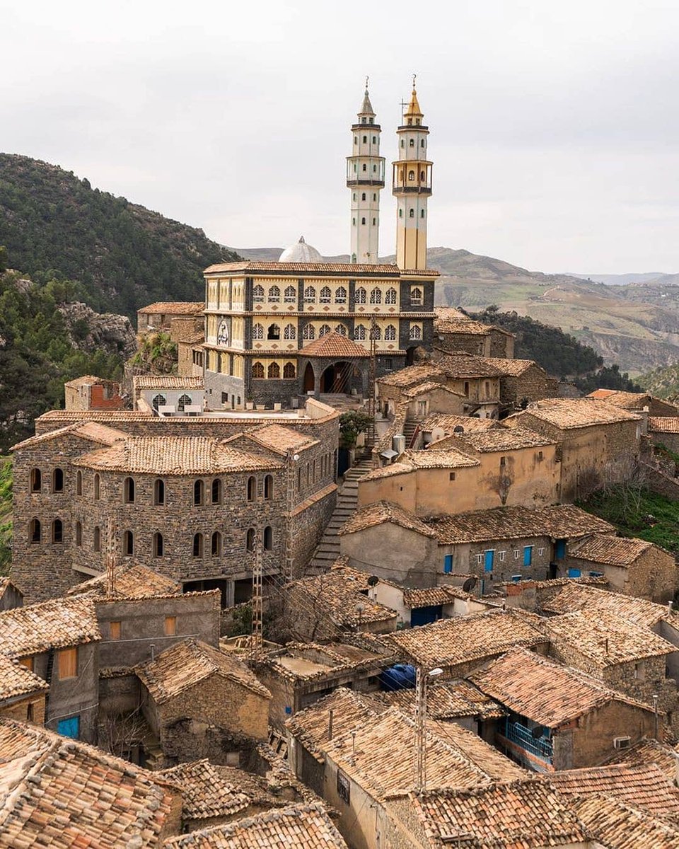 Tizi Ouzou, Algeria 🇩🇿, nestled in the rugged terrain of the Kabylie region, it's known for its picturesque landscapes, rich Amazigh culture, bustling markets, and warm hospitality.

Truly captivating.

t.me/africafirsts 

#ThisIsAfrica #VisitAfrica