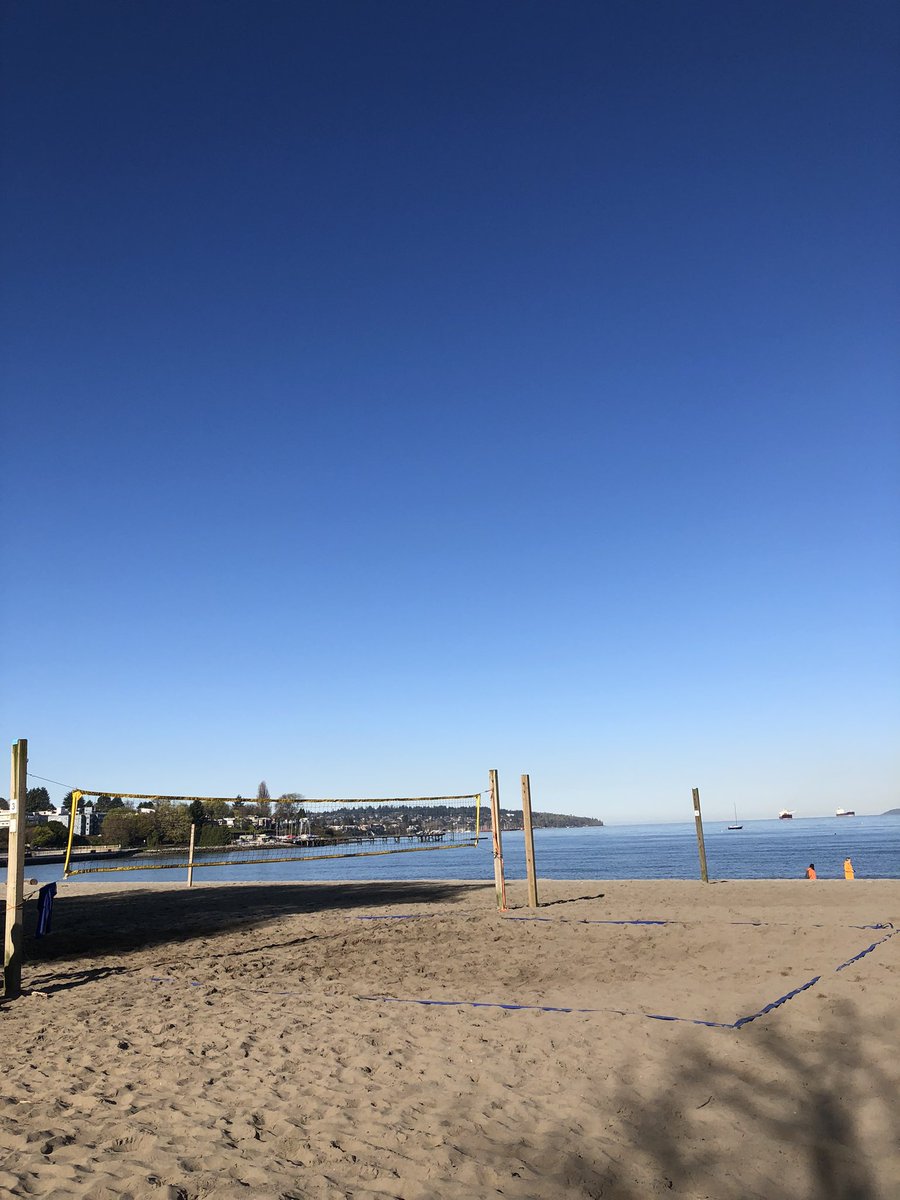 @danitahamel Lots of sunshine here at Kitsilano Beach this morning.  ☀️