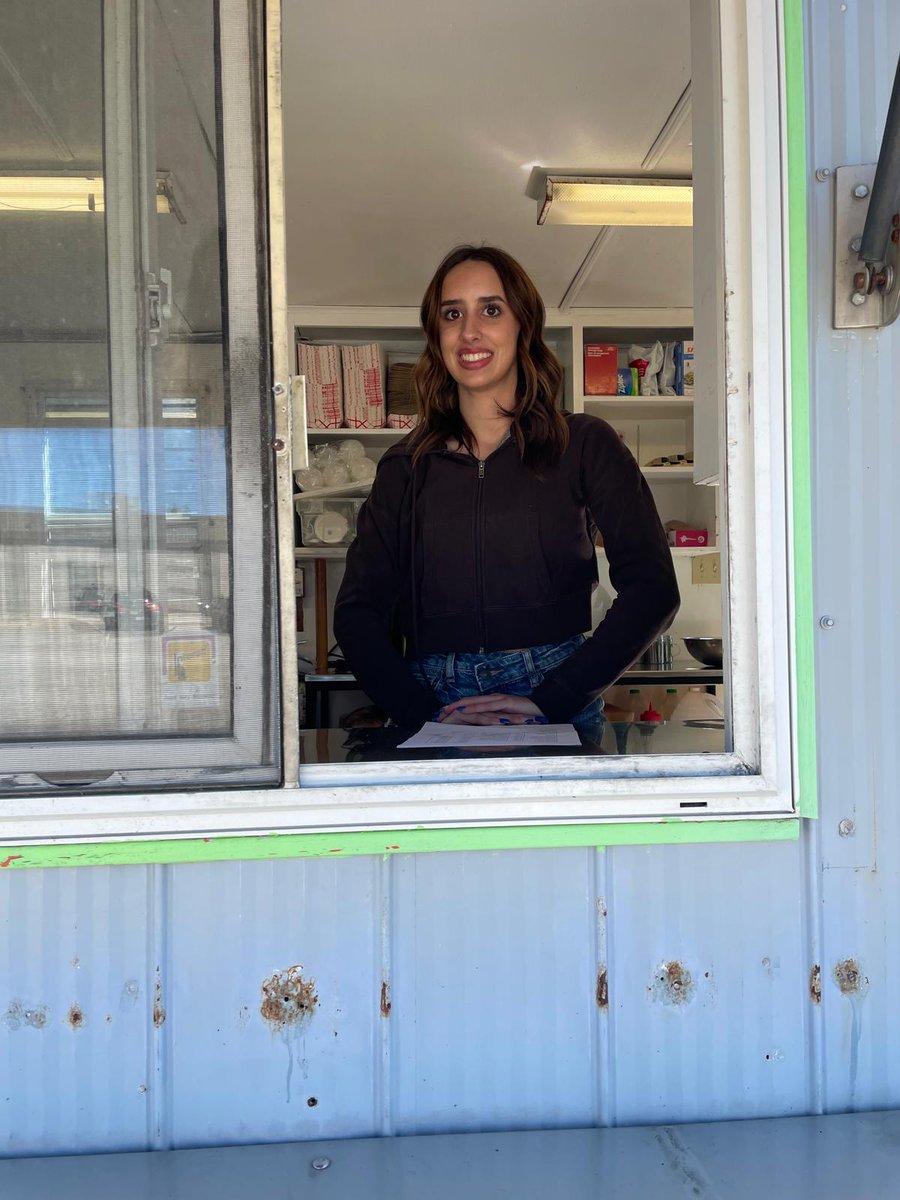 schwindt72's tweet image. The Loose Caboose is back for Year 9!  @Kelly7698 passed the torch and Carrie is taking over.  Come out and enjoy a burger, sausage, fries and icecream!  122 Church St W, Elmira