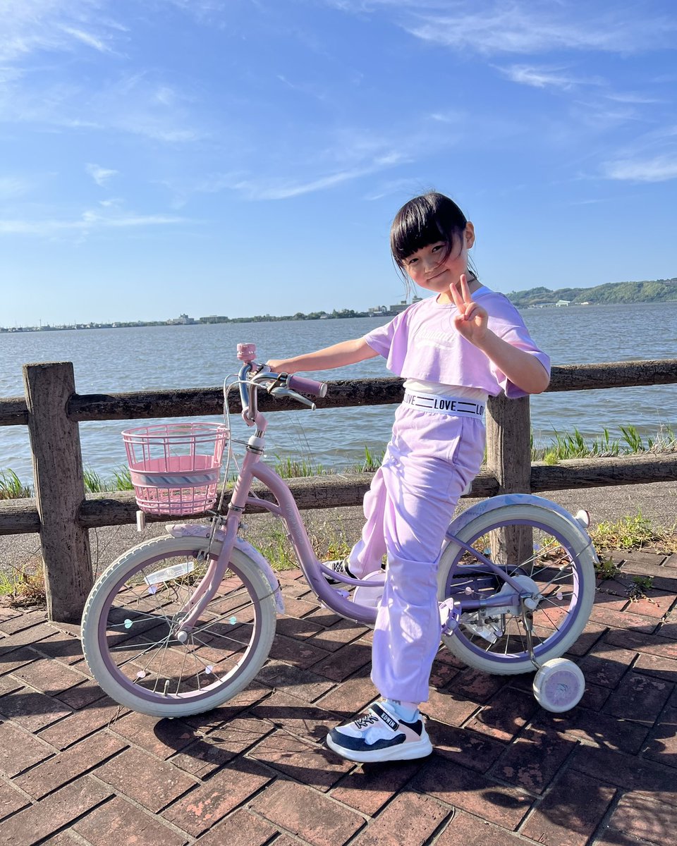 WhiteRabbits12's tweet photo. #燕趙園 の周りを #サイクリング 🚲♪
#東郷湖 が 間近に 見える道を 走ると
きょうは 風が涼しくて #自転車 が
とっても気持ちよかったよ😊✨
#ホワイトラビッツ
#ねねぴょん
#鳥取県 #湯梨浜町
#東郷池 #トゴイチ 🏞️🚲
#とりチャリ #自転車っていいね ♪ https://t.co/dayx5BzBbB