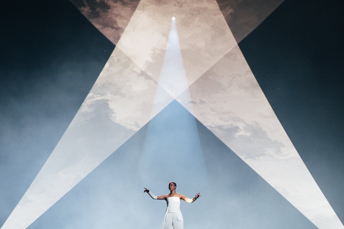 🇩🇰 Denmark’s Saba has completed her 2nd rehearsal here at #Eurovision2024

⏳We see more of an intimate vibe in the staging in the 2nd run, with up close shots and clever lighting showcasing the sandy prop

#UnitedByMusic #Denmark

📸 EBU // Sarah Louise Bennett & Alma Bengtsson