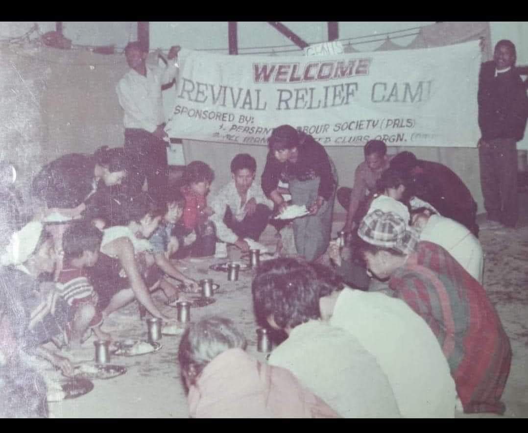 #1YearOfManipurViolence 
They came seeking aid, 
Offering our helping hand, 
Feeding those in need, 
Now they've turned back on us, Claiming the land to which they never belonged.

#ManipurViolence #Kuki #Meitei
Pic: Meitei volunteers feeding the Kuki who took refuge during 1992…