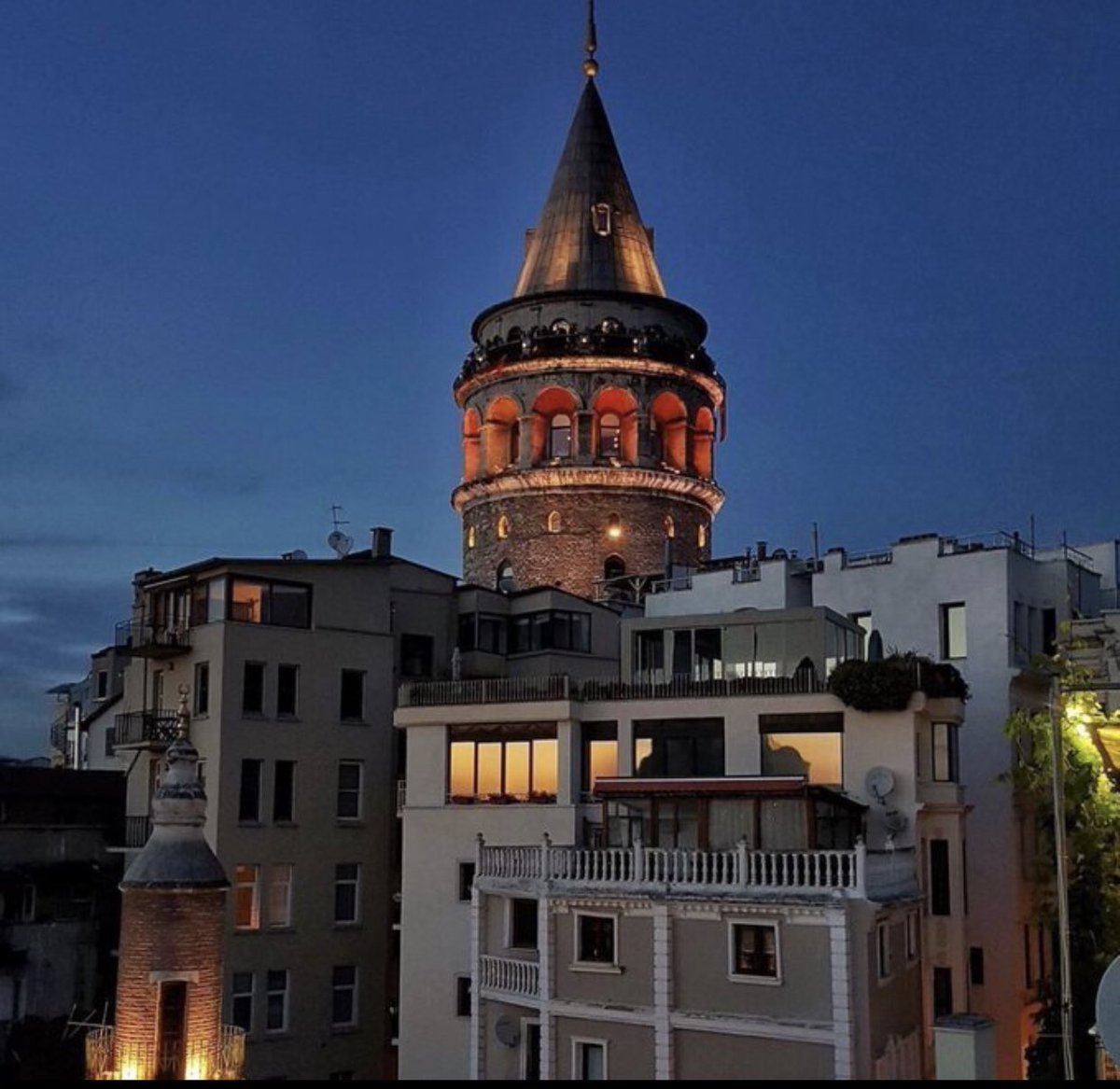 “Bir gün sana sevdiğim insanla geleceğim….”