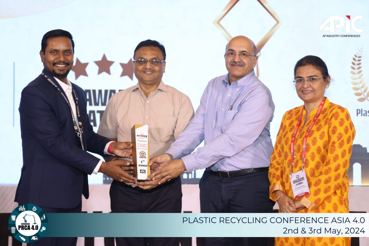 MCD proudly received Local Body Champion 1st Winner Award in over 2 lakh population in Plastic Recycling Conference Asia 2024 today at The Lalit Hotel Received by CEs Sh Sudhir Mehta, Sh V K Gupta & CLTF Member Dr. Ruby Makhija. @SwachhBharatGov @LtGovDelhi @GyaneshBharti1