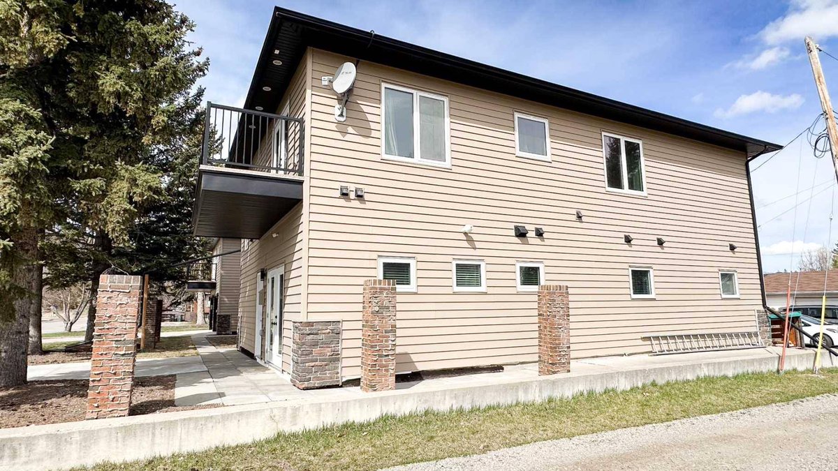 711 1St Street, Sundre, AB T0M1X0 just hit the market!
Take a look at this awesome space: joshrealbroker.com/d8qylz0h