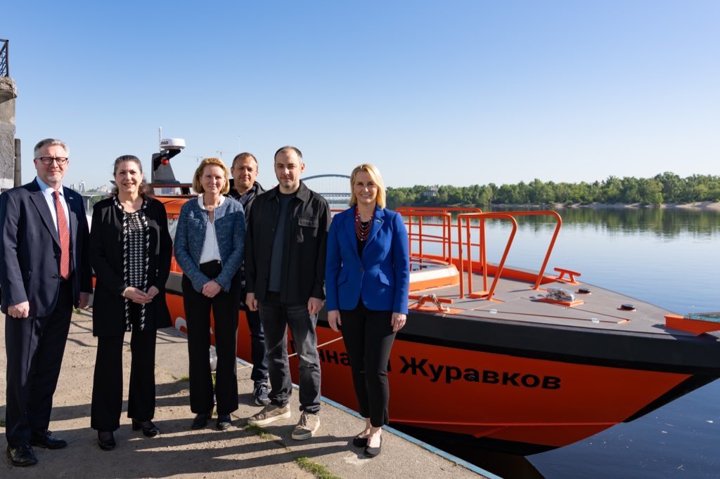 .@USAID invests in Ukraine’s agriculture sector from seed to shipment—including procurement of this pilot boat to support safe export routes along the Danube river. Projections show exports will grow ~15% this year, creating revenue to help 🇺🇦 defend itself while feeding the 🌍.