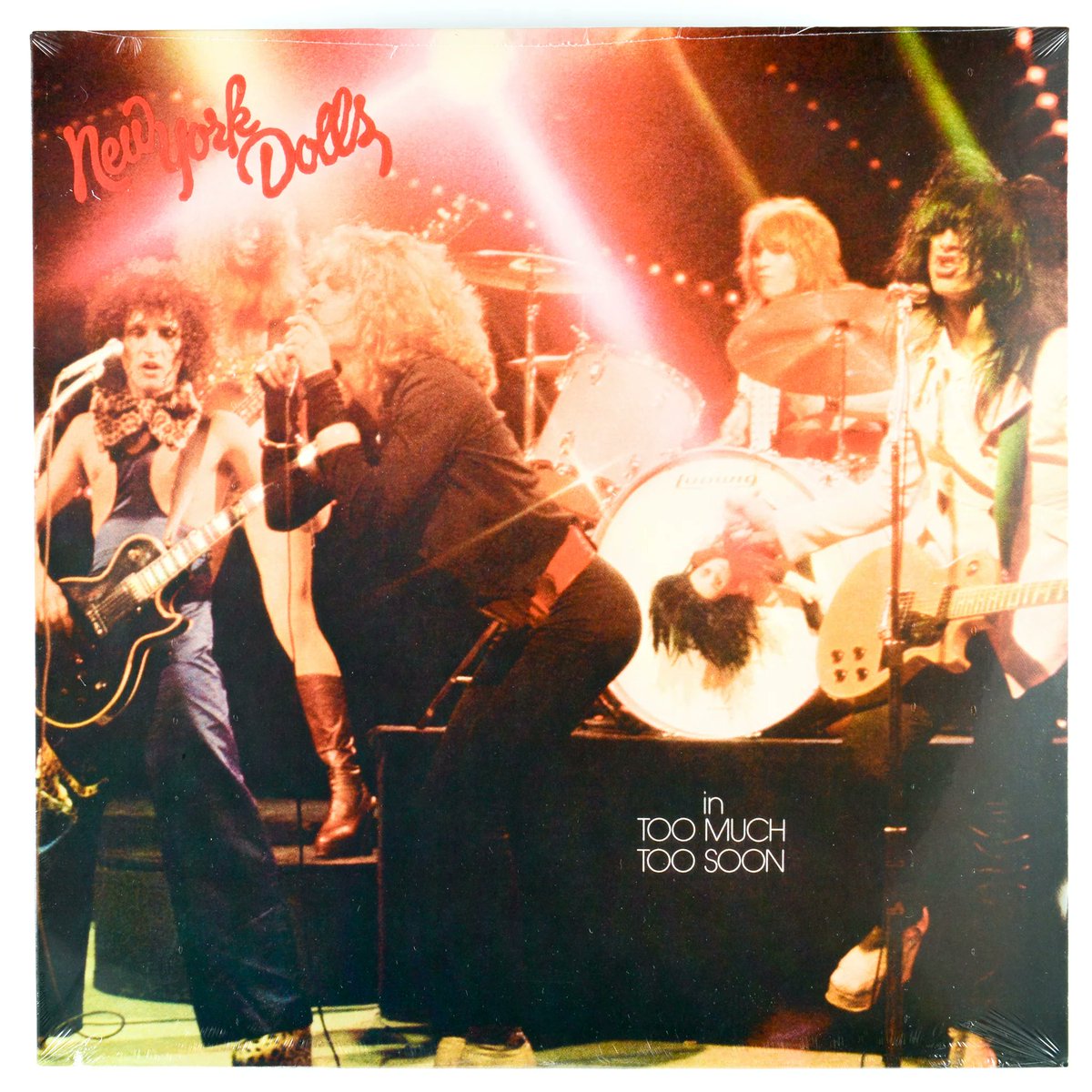 New York Dolls' 'Too Much Too Soon' (1974) Lived Up to Its Title (More or Less) ➡️ tinyurl.com/NYDolls1974 The New York Dolls didn’t just play rock and roll. They swung, achieving a groove that set them apart from other rockers at the time and since.