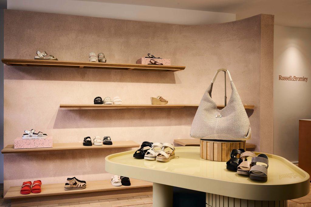 Footwear and accessories retailer @randbofficial has opened a new concept store in Hampstead, London, the first of a series to be rolled out to London neighbourhood locations. Check it out below. bit.ly/4bmabXE 

#fashion #retail #retailnews #footwear #newstore