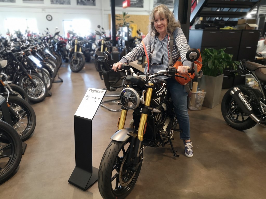 Enjoy your #Triumph Speed 400 Hilary! #happynewbike #newbikeday #getreal