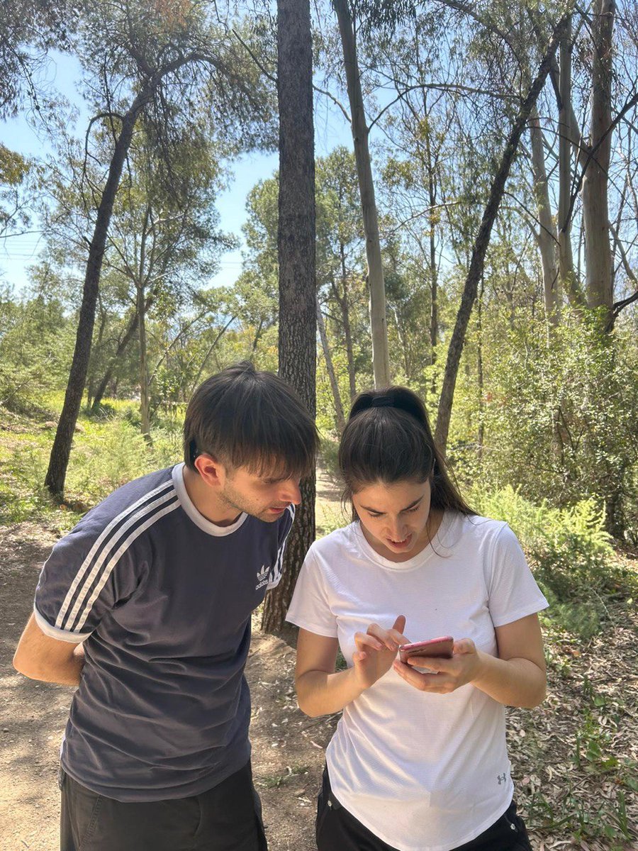 Albacete 🌼 nuestra primera vez en la ciudad y en la provincia! Nos vemos mañana, viernes 03/05, en la sala Clandestino 🥰 Entradas en belakoband.com/tour 📷 Josu y Lore en Pizarra, repasando los bolitos que tenemos próximamente