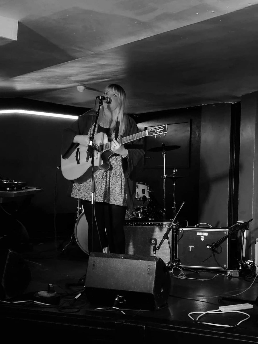 Thanks to all who came down to @TheMoonCardiff on 18th April & to Fresh Wales for putting on such a lush event! -Bettie xo #newmusicwales #walesmusic #themooncardiff