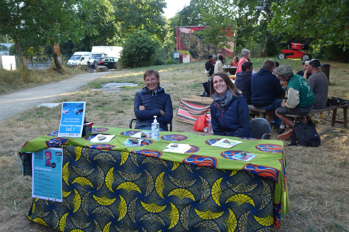 [Appel à bénévoles]
Les missions sont nombreuses : scénographie, logistique montage, démontage, accueil du public, médiation, accessibilité…
Vivez les heures d’été dans une ambiance conviviale et active !
Retrouvez toutes les infos sur le site du festival, rubrique Bénévoles.