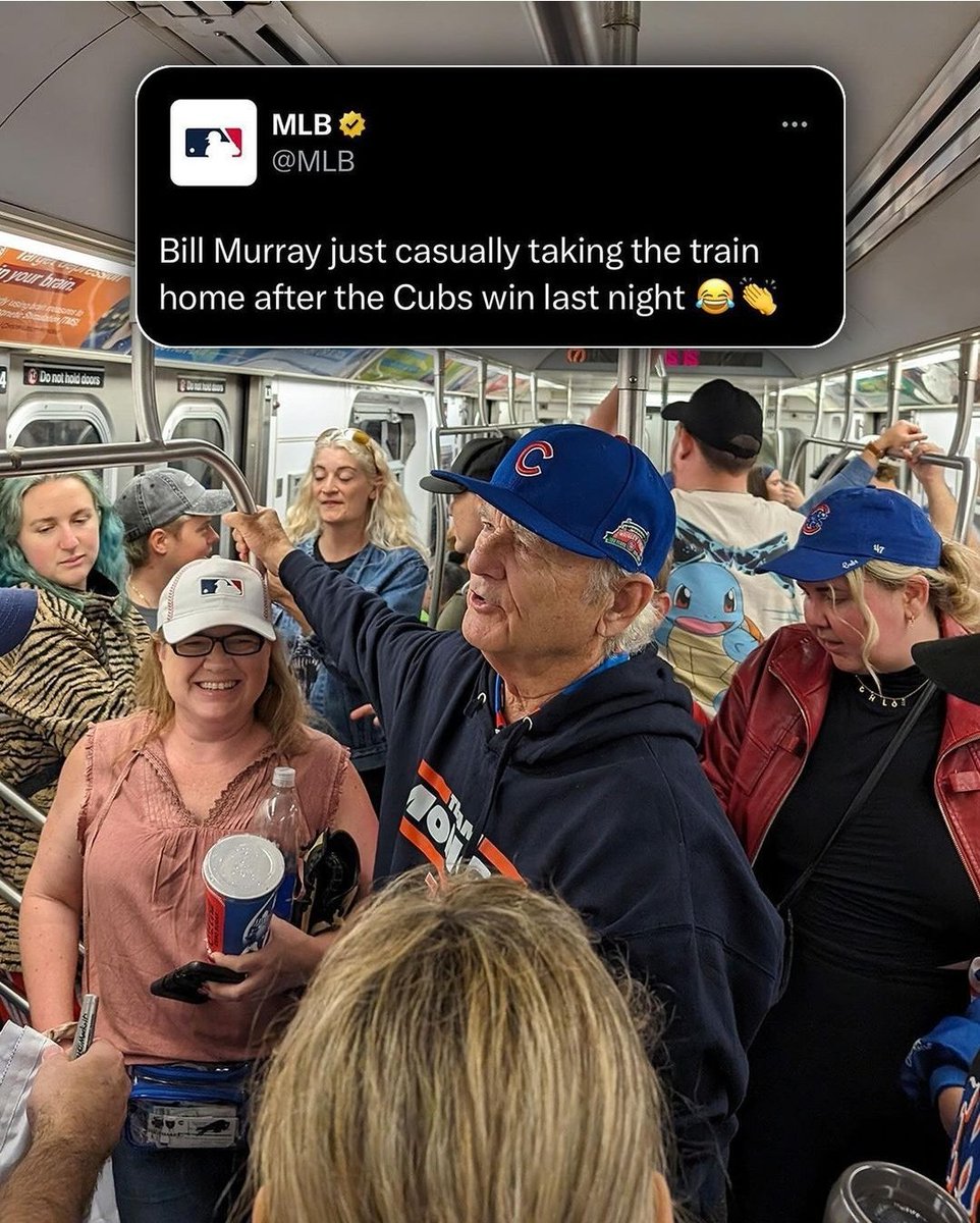#BillMurray is a True @Cubs fan...man of the people 🥰