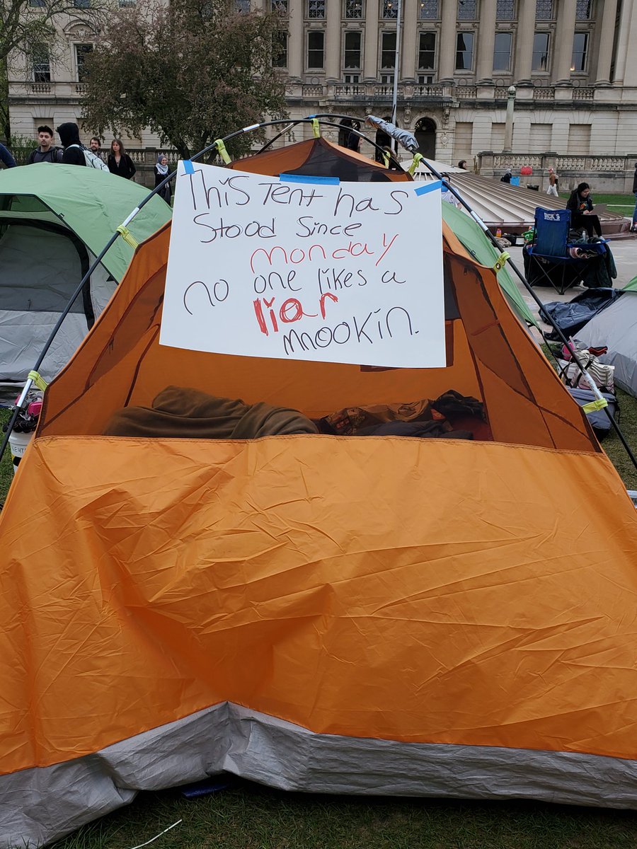 I'm back at Library Mall for @CapTimes. I counted about 28 tents. Police did not return this morning. But two people confirmed that student organizers and faculty/staff met with Chancellor Mnookin/admin this morning. Organizers providing an update at 11.