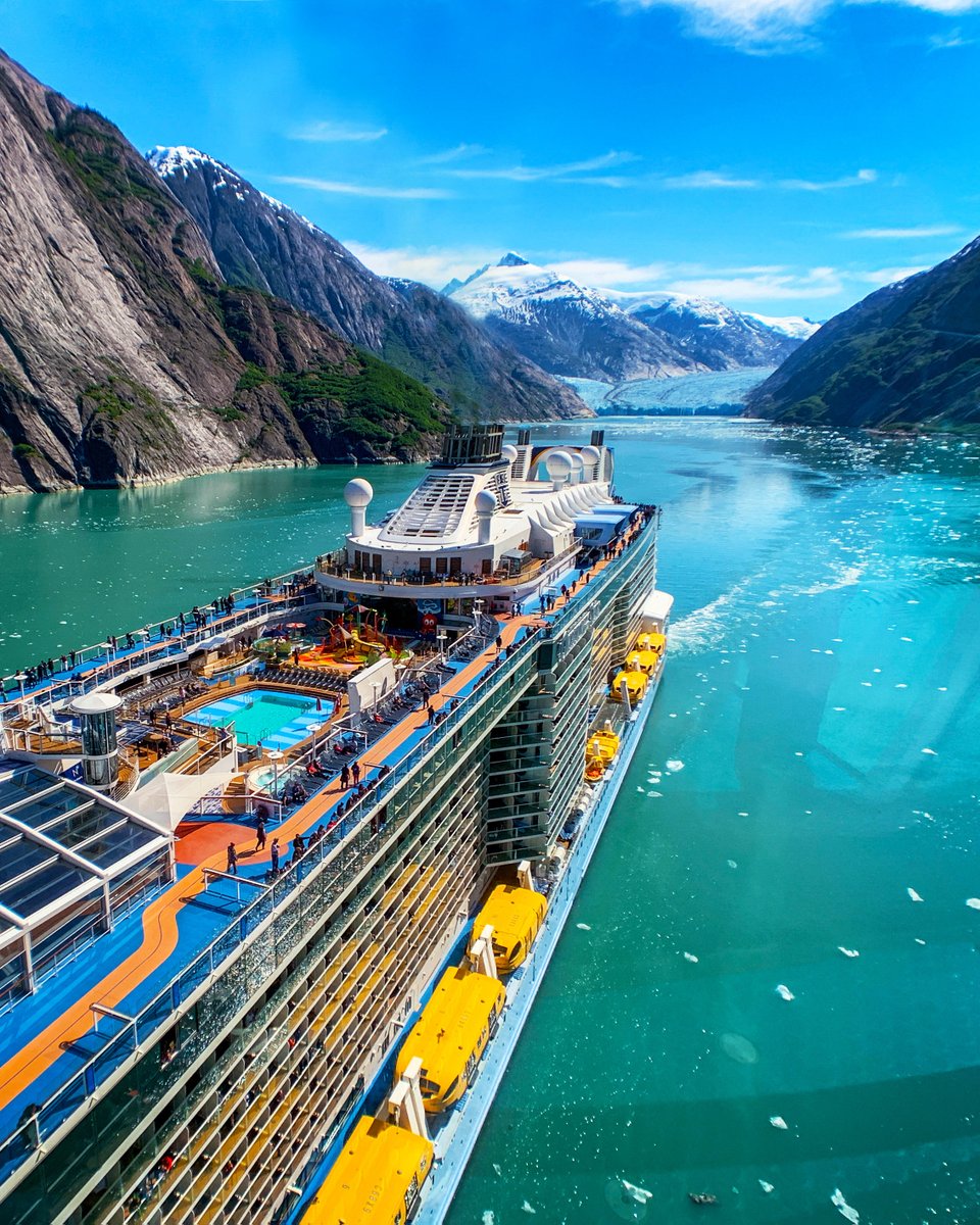 Let’s go glacier hopping. 🏔️
📸: Twangster
📍 Dawes Glacier, Alaska