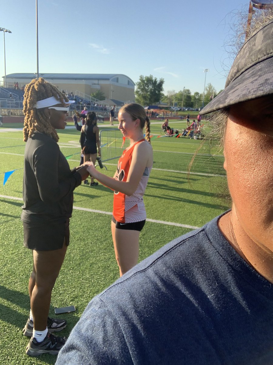 🧵 your coach won’t show you video, your thinking too much, you bombed a quiz before the meet, etc. There are so many excuses and different variables of uncontrollables and adversity kids deal with but I witnessed several athletes ask a Coach for a moment to meditate/pray 🥹🥰
