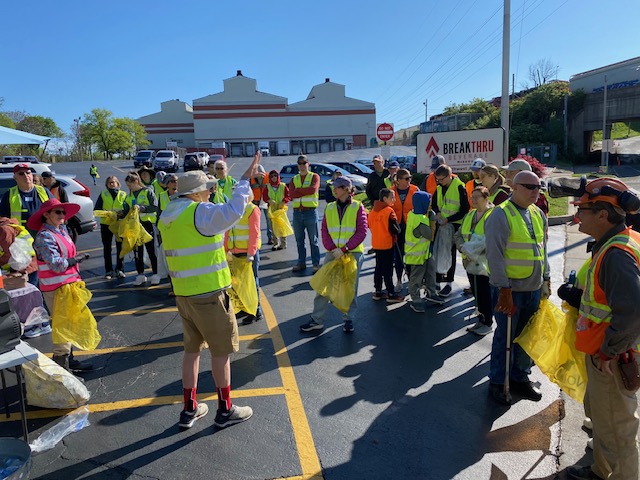 Final recap: we had 460 volunteers picking up litter between March 23 and April 27 in Forest Park, Eager Rd, Southwest Ave, Hanley Road, Brentwood Blvd, Old North STL, Ferguson and deep south STL. Thx to all volunteers and to @Cardinals, Emerson, @BankofAmerica, @AudacyCorp ...