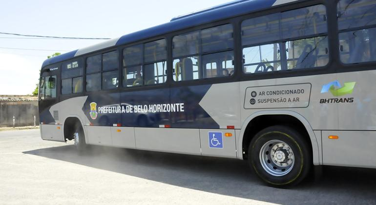 prefeiturabh's tweet photo. PBH promove melhorias em quatro linhas de ônibus a pedido dos moradores

As linhas 8205, 9250, 332 e a linha 4110 terão itinerários ou quadro de horários alterados para melhoria do atendimento e da acessibilidade a locais de importância.

Leia mais 👉 https://t.co/TC6MKwMxgk https://t.co/EVr0O2nr1Y