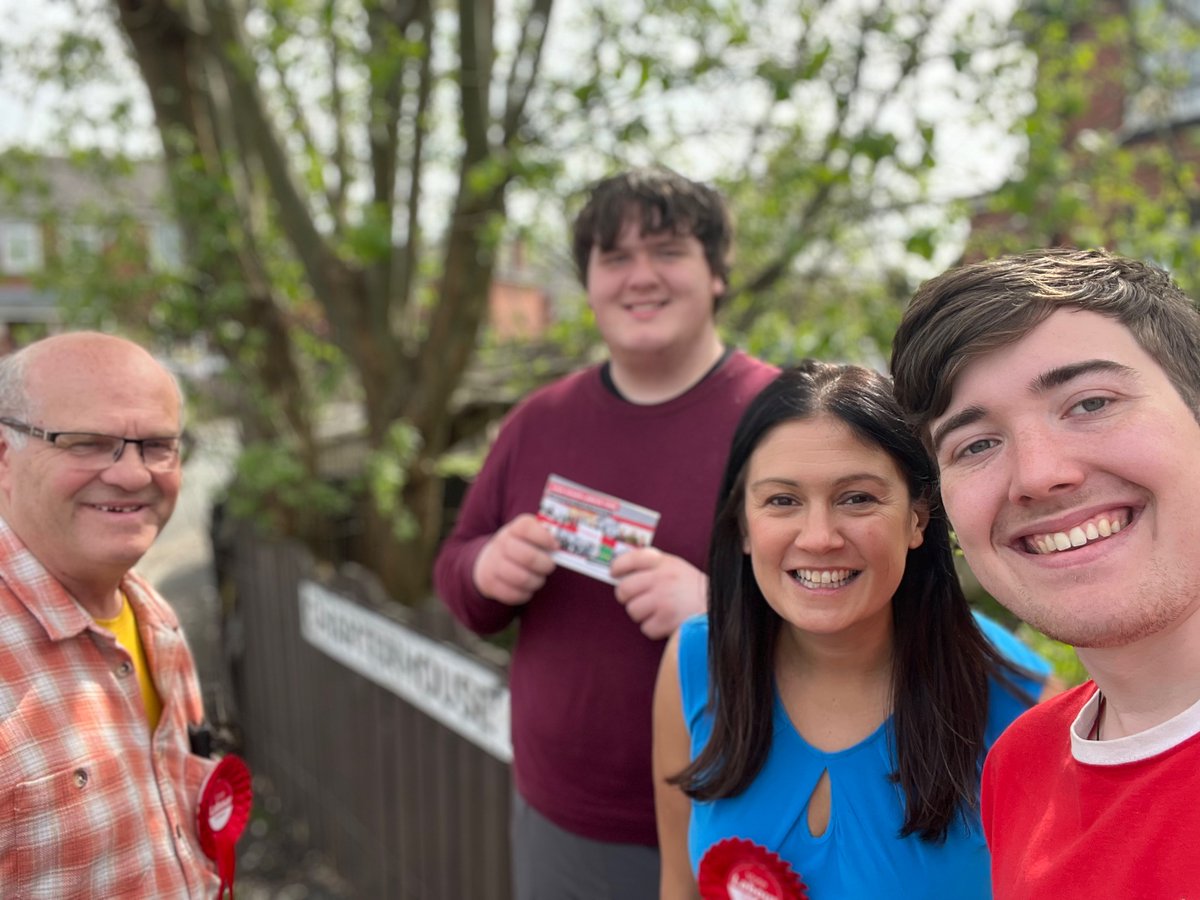 We’re in Ince getting out the vote for Councillor Janice Sharratt and @AndyBurnhamGM #VoteLabour 🌹