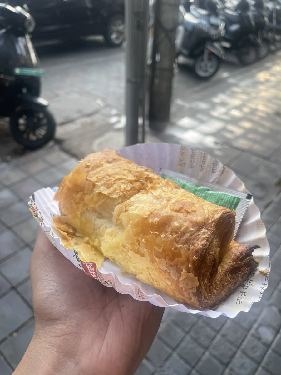 call them puffs, call them patties - the best of them are available at iyenger bakery in luru. 

have tried all expensive bakeries across town - they all continue to disappoint.