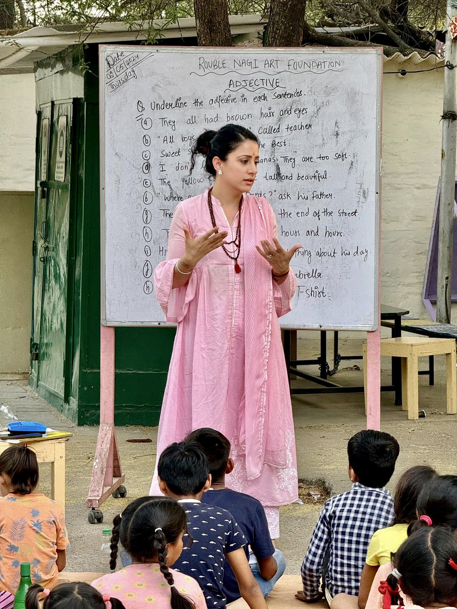 ROUBLENAGI's tweet photo. Fun afternoon at @RNAFMUMBAI centre in #NewDelhi
Who said learning can't be fun ? Dive into the world of interactive and engaging #FunLearning to spark curiosity and ignite a love for knowledge.📚🌟
#RNAF #EducatingThroughArt #EqualityNotCharity #Exploration https://t.co/VHbcdeWqYt