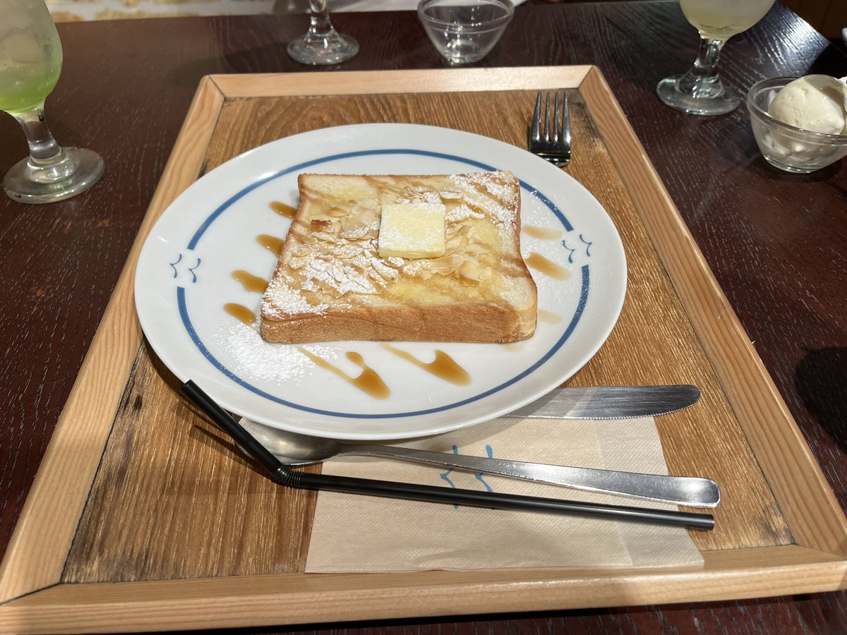 美琴生誕祭後、YUUKIさんが働いてるカフェで休憩しました
クリームソーダとトースト美味しかったです