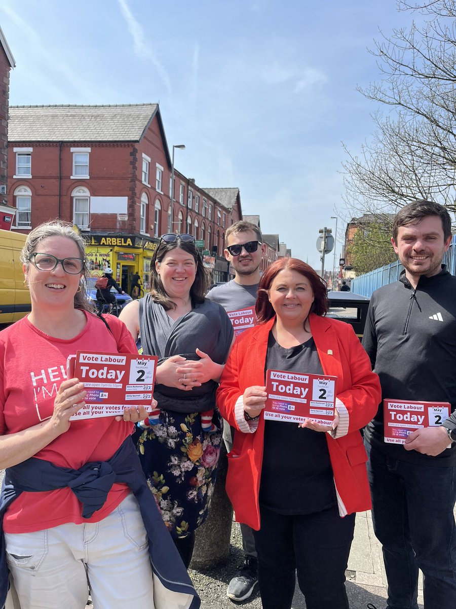 Great to be out on the campaign trail in the sunshine with @emilyspurrell @SmithdownLabour today. Polls open until 10 pm. Remember your photo ID. Vote Labour 🗳️