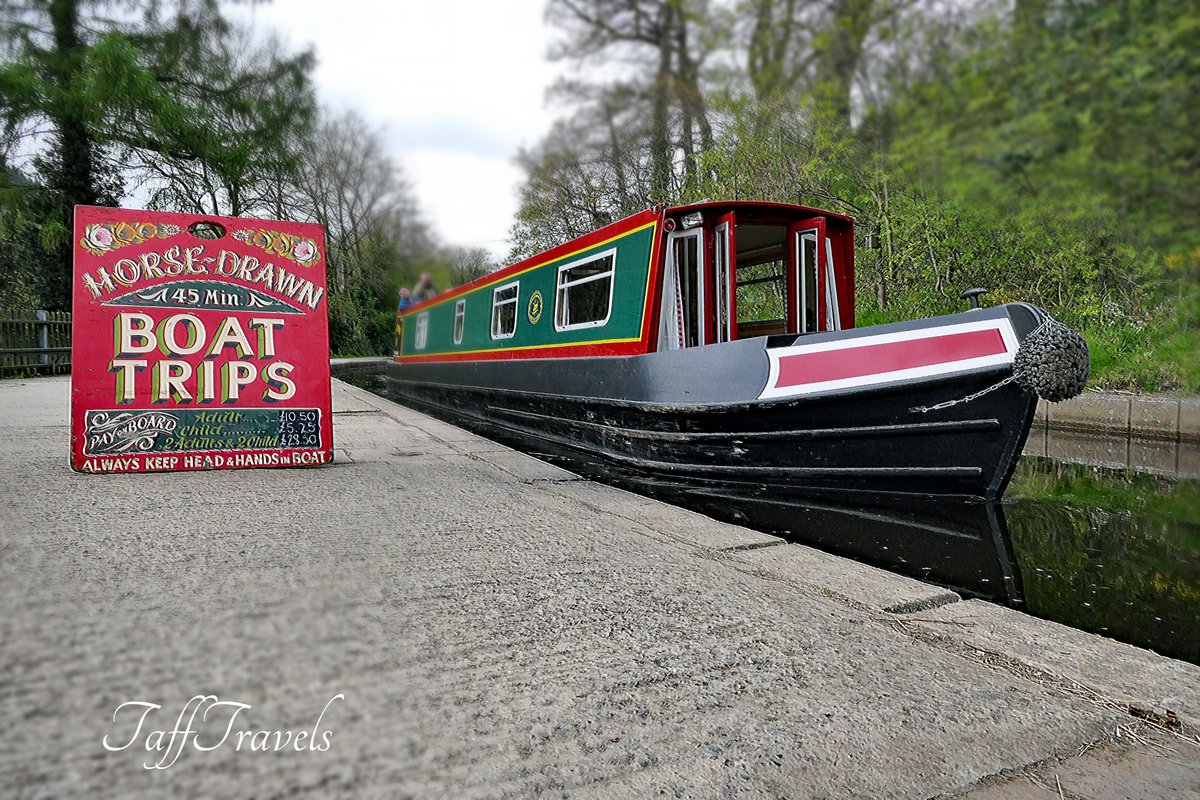 A Little Gem in Llangollen 'The Wharf Tea Room' you hire boats go on trips over the Aqueduct & take a Tranquil Horse Drawn Boat Trips Visit the Traditional Tea Room & Gift Shop They have some nice pics printed on slate😁@LlangollenTIC @GoNorthWales @northwalesmag @love_wrexham