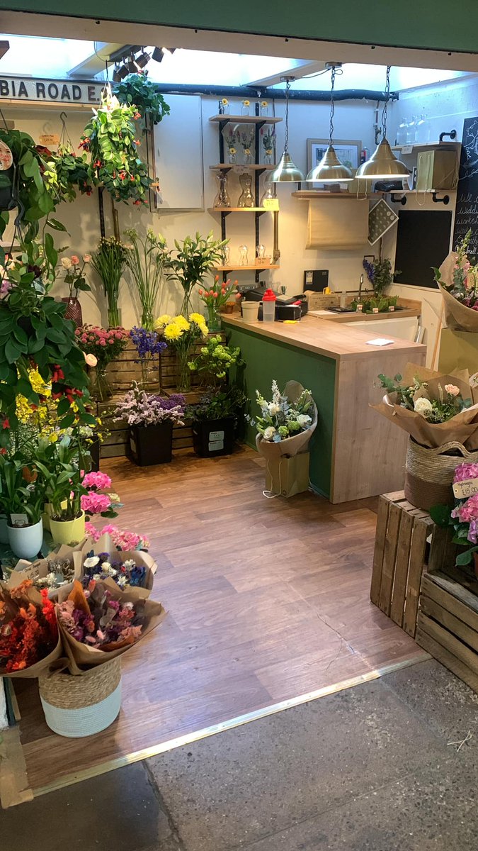 NEW OPENING: The Flower Stand Shrewsbury has opened in @markethallshrew - and it looks fantastic! 😍🌸 Florist Will sells both fresh and dried flowers, plus a selection of flowering indoor and outdoor plants. Delivery is available in SY1, 2 and 3.