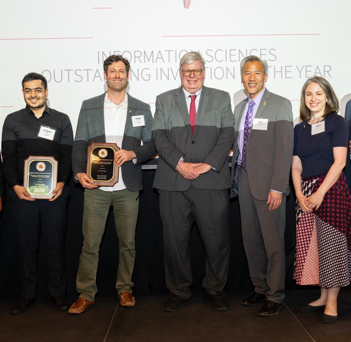 👏 Congrats to @tomgoldsteincs and grad student @ahans30 on winning a @UofMaryland Invention of the Year award! Read more: go.umd.edu/InventionAward…