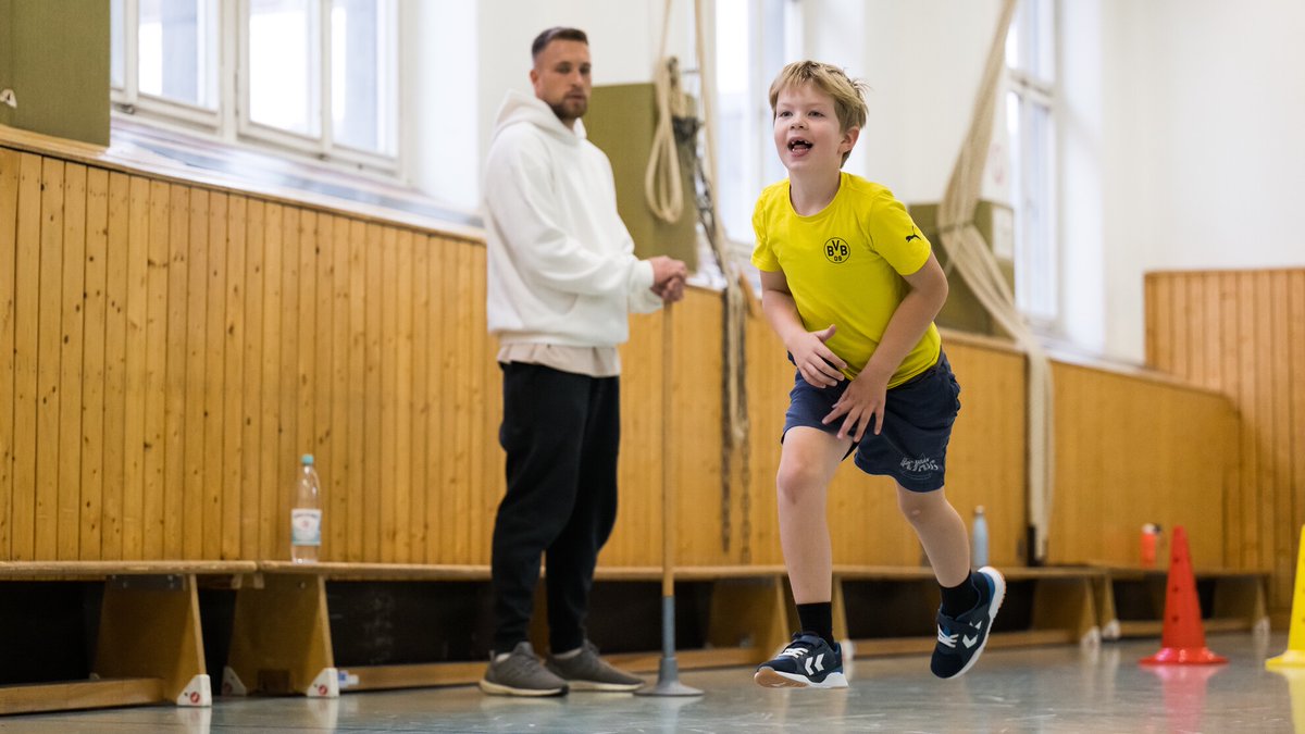 „Wer hat denn um 14 Uhr schon Zeit dafür?“: Über die wichtige Rolle der Sportvereine (Beispiel: TSC Eintracht Dortmund) bei der Ganztagsbetreuung sowie die Forderung, dass sich Bewegungsangebote an langen Schultagen nicht nur ehrenamtlich umsetzen lassen! deutschlandfunk.de/sportvereine-g…