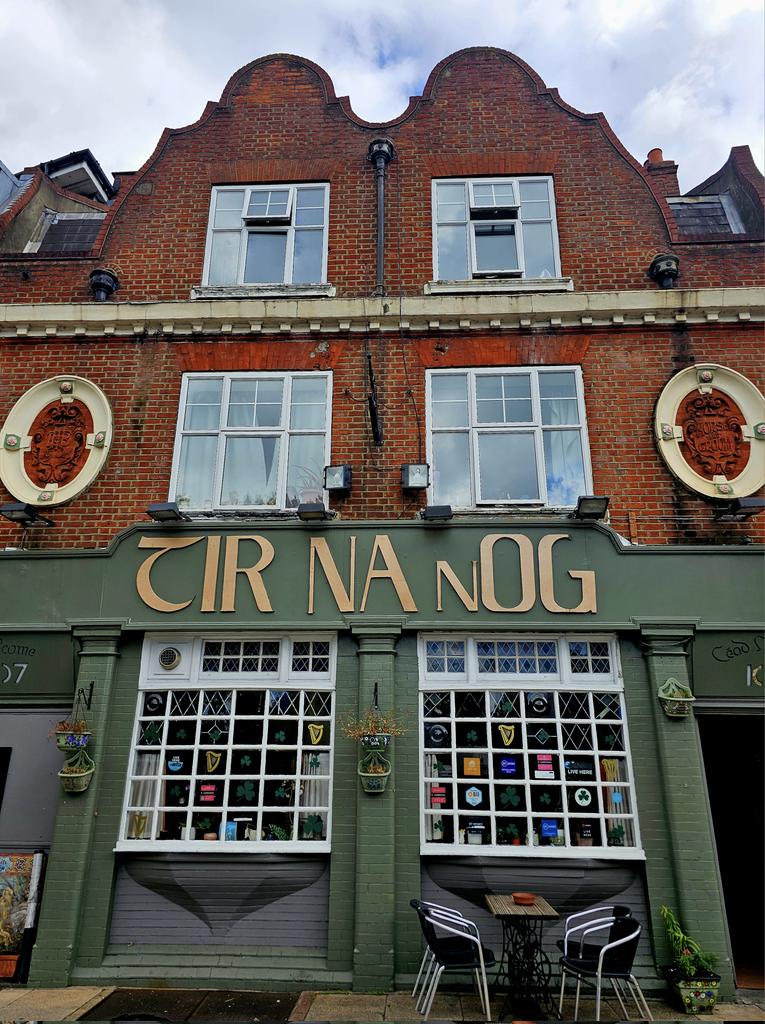 @sgtbilkotim This is the most Proper Pub in Wandsworth SW18 IMO but its too far off the beaten track for a passing visit🍻👍