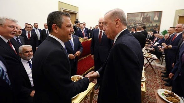 SON DAKİKA | Cumhurbaşkanı Erdoğan ile CHP Genel Başkanı Özgür Özel'in görüşmesi sona erdi.
Görüşme, 1 saat 35 dakika sürdü.
Özel, herhangi bir açıklamada bulunmadan AK Parti Genel Merkezi'nden ayrıldı.
#Sondakika 
#sondakikahaber
#ensonhaber 
#turkiye
#ozgurozel 
#tayyiperdogan