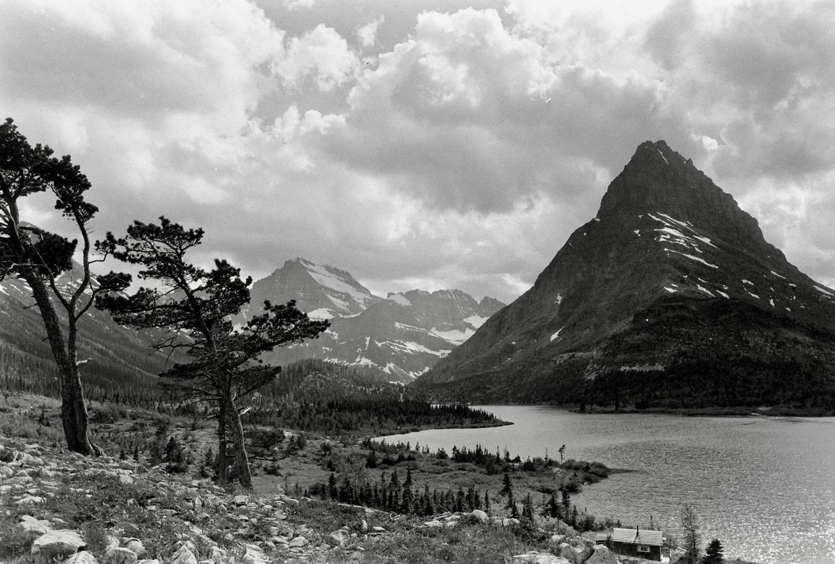 Scenery view of the mountains at Glacier National Park in Montana - June 1960.

(📷 Robert W. Kelley/LIFE Picture Collection) 

#LIFEMagazine #LIFEArchive #GlacierNationalPark #Montana #Scenery #Nature #Landscape #1960s