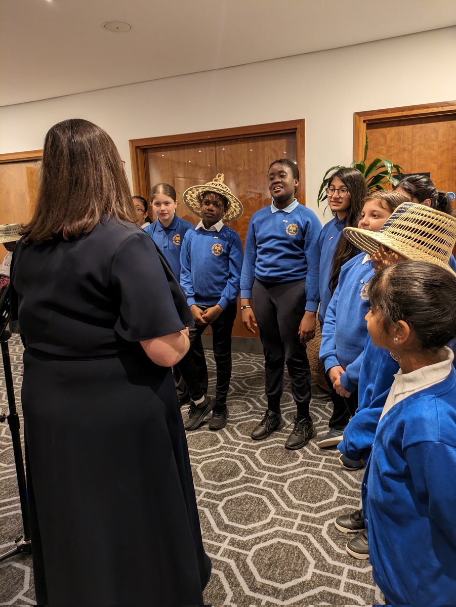 DolenCymru's tweet photo. The gorgeous voices of @nppschool 

Diolch yn fawr iawn, gân hyfryd ❤️ https://t.co/TXy7ui1V7g