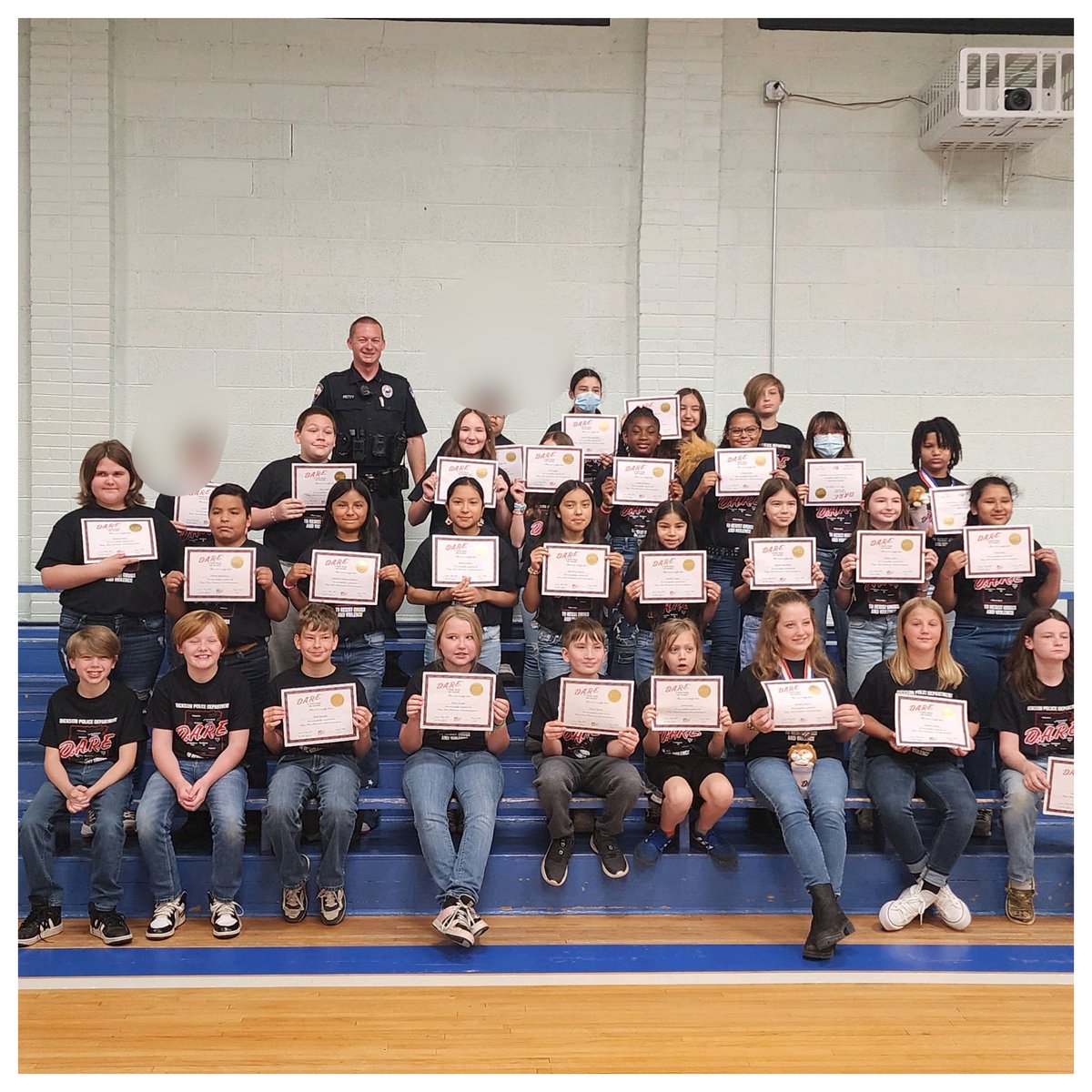 Thank you to the Dickson Co Police Dept and District Attorney’s Office for supporting out students and school. Big shout out to Officer Larson Petty, our SRO for making those connections, teaching students, and keeping safety first at DES! #thismatters #DARE @Desbears @DCS_TN