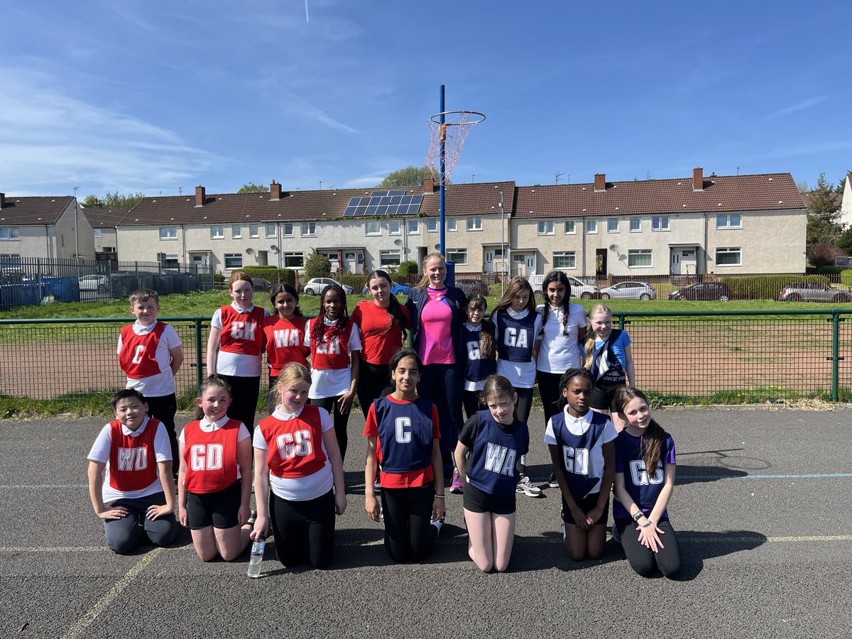 Our netball team were delighted to take part in a masterclass with ex-Scottish national captain & Sirens player @BrownieMaxwell this afternoon before heading to @Cleveden_PE primary netball festival in a few weeks time! 💙🏐🏴󠁧󠁢󠁳󠁣󠁴󠁿 #TransitionEvent