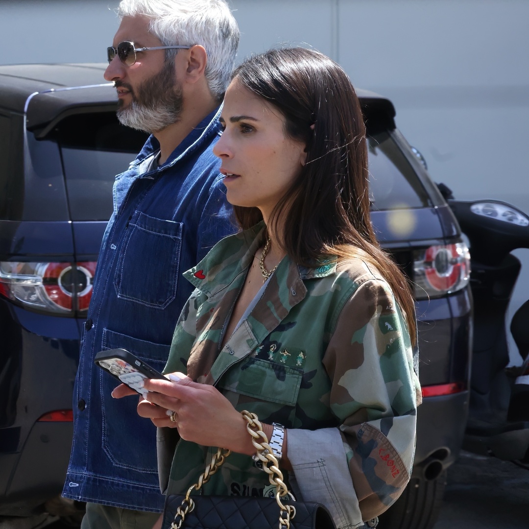 Jordana Brewster Spotted in Los Angeles

More images at: gawby.com/photos/248551

#JordanaBrewster #LAstyle #celebrityspotting #LAglam #paparazziflash #bestdressedLA #hollywoodlife #LAfashionista #starstruckLA #sightingsinLA