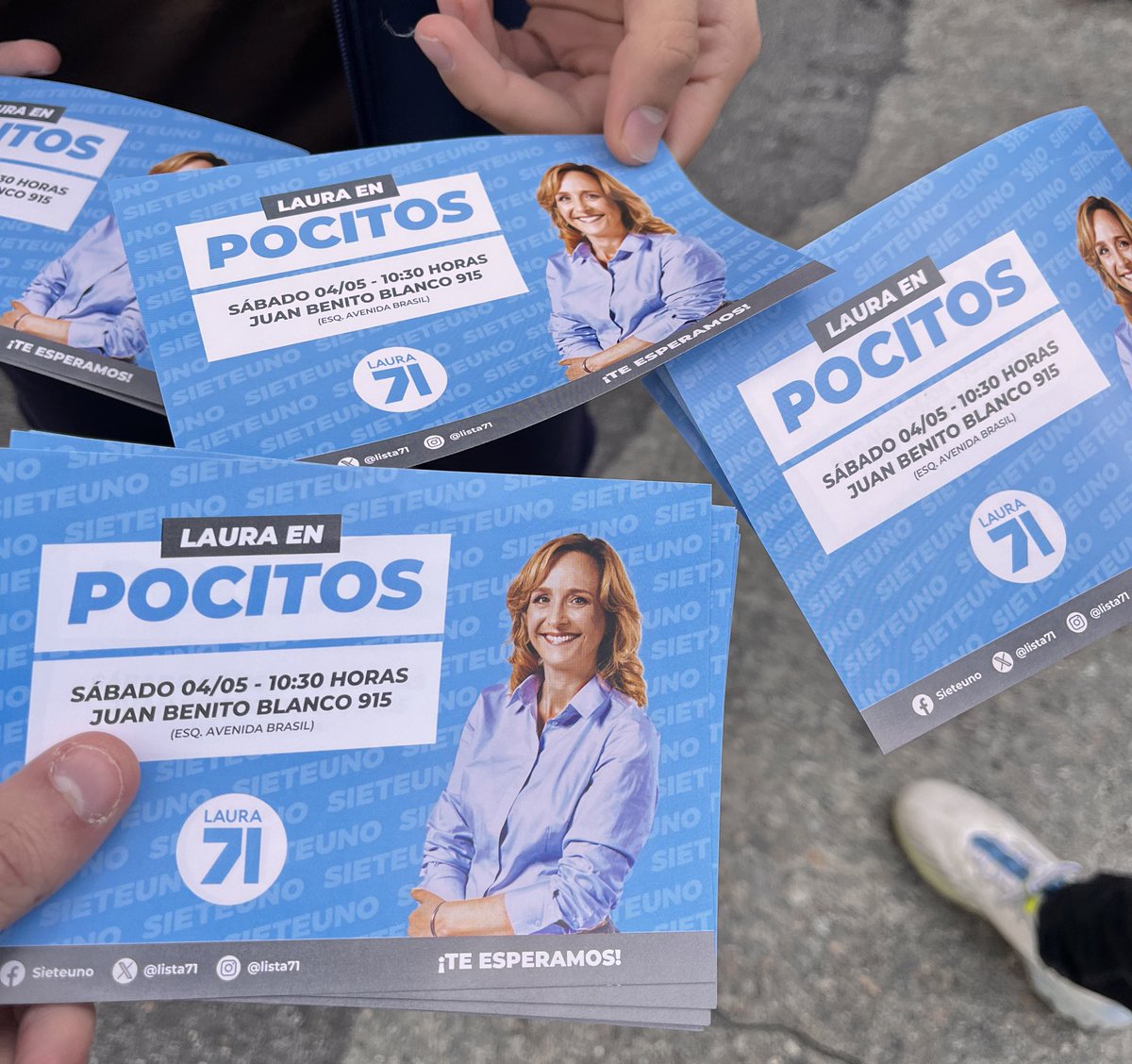 ¡En la feria de Bartolito Mitre invitando a los vecinos a la inauguración de un nuevo local de la @lista71 junto a @lauraraffo! 🗓️ Sábado 4/5 🕦 10:30AM 📍Benito Blanco 915 (Pocitos) #HagamosHistoria ✌️