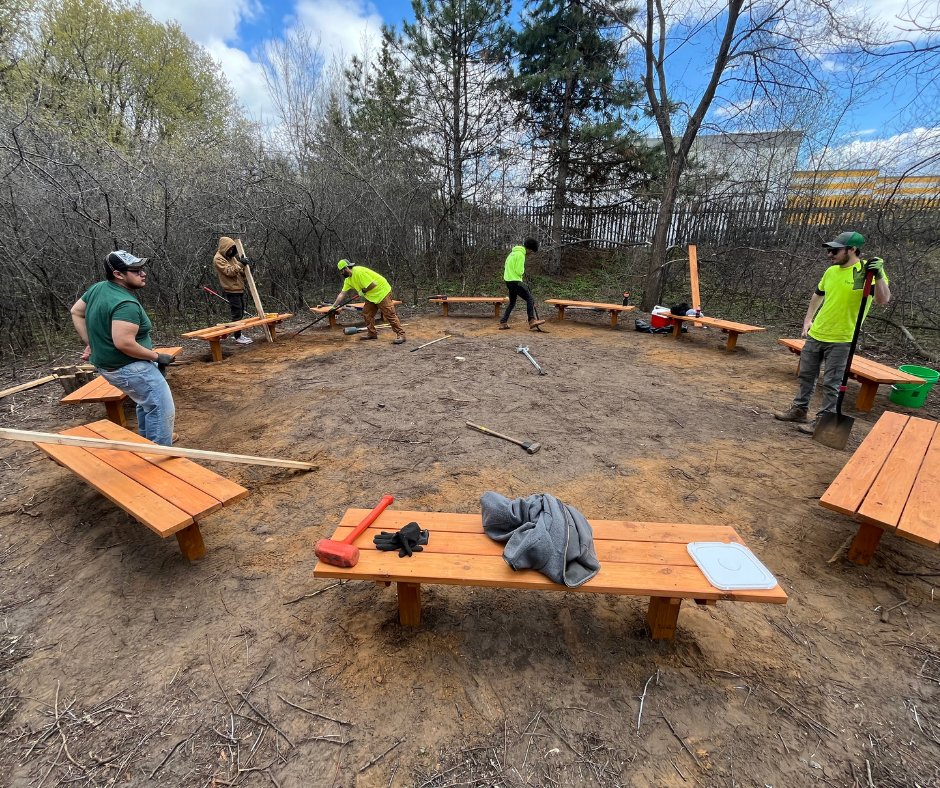 It's Installation day at Paladin Career and Technical High School!

Tree Trust YouthBuild participants reveal their remarkable outdoor classroom they built by hand. 

#skilledtrades #paidtraining #youthbuildusa